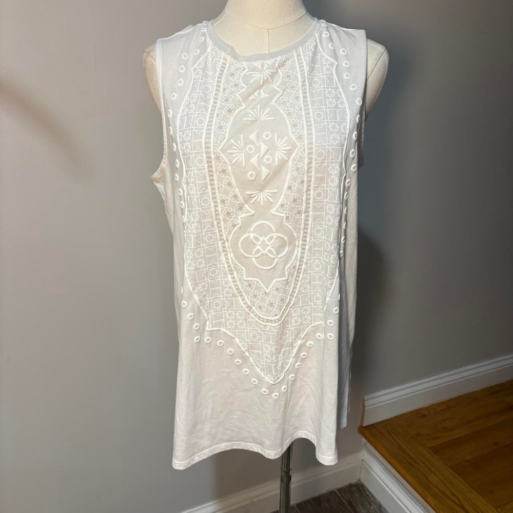 Dana Buchman white tank top with geometric and floral motifs, size M